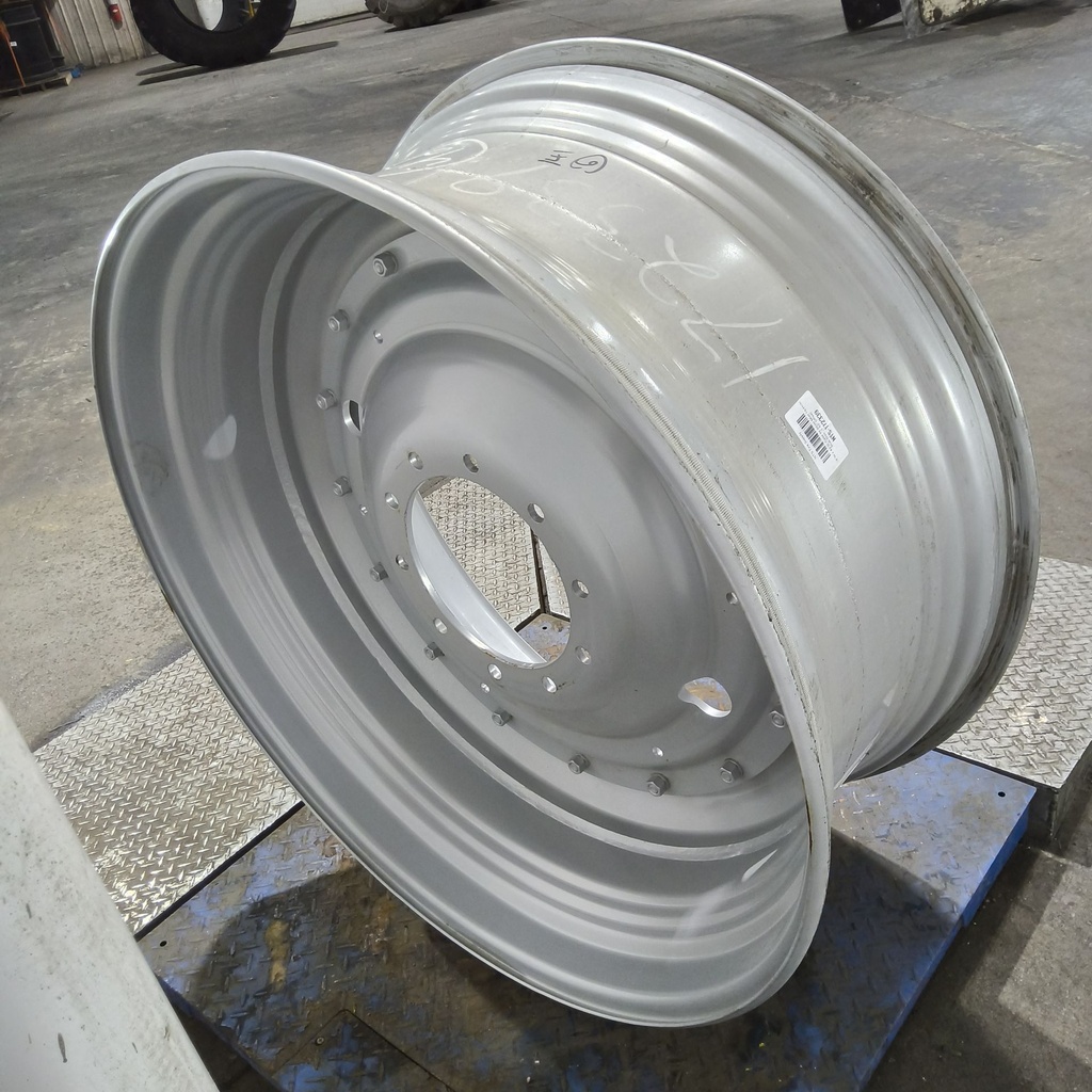 18"W x 42"D, Case IH Silver Mist 16-Hole Stub Disc , 1.62" Offset