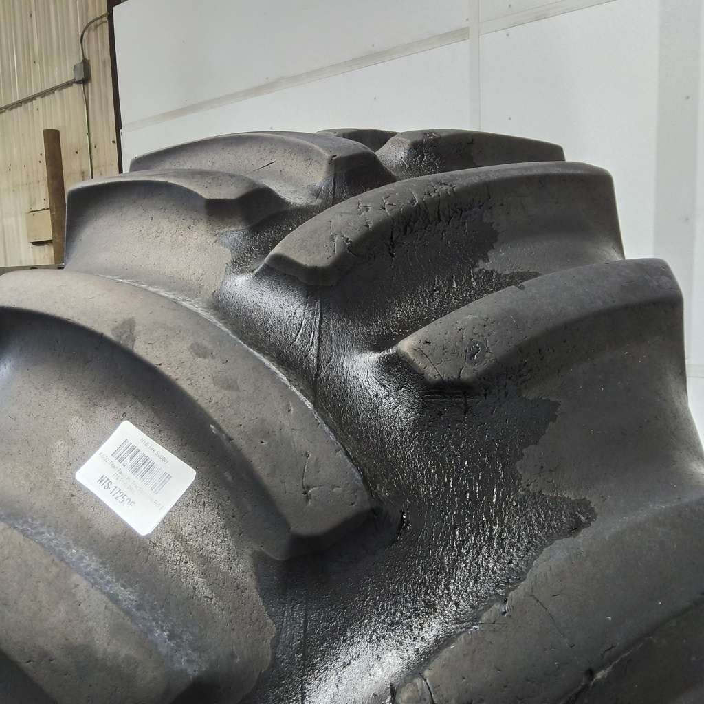 24.5-32 Titan Farm Hi Traction Lug R-1 E (10 Ply), 70%