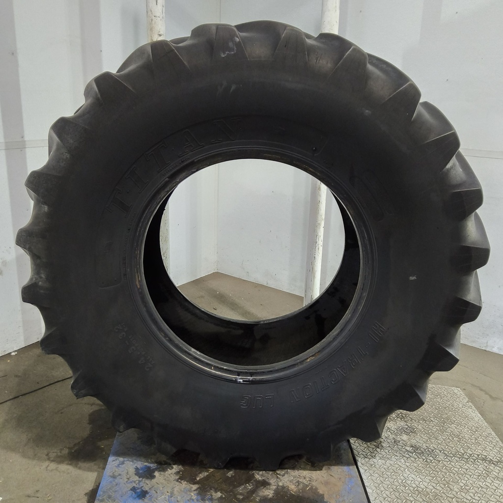 24.5-32 Titan Farm Hi Traction Lug R-1 E (10 Ply), 75%