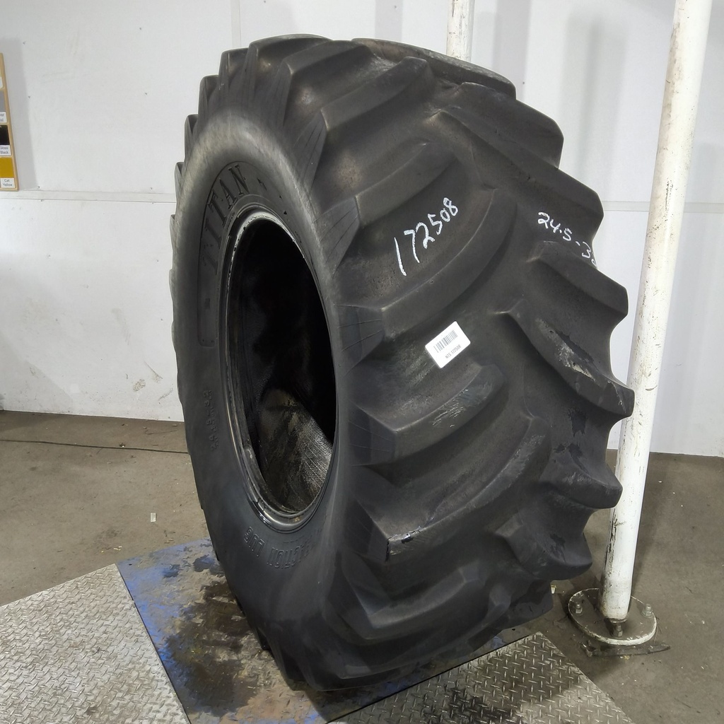 24.5-32 Titan Farm Hi Traction Lug R-1 E (10 Ply), 75%