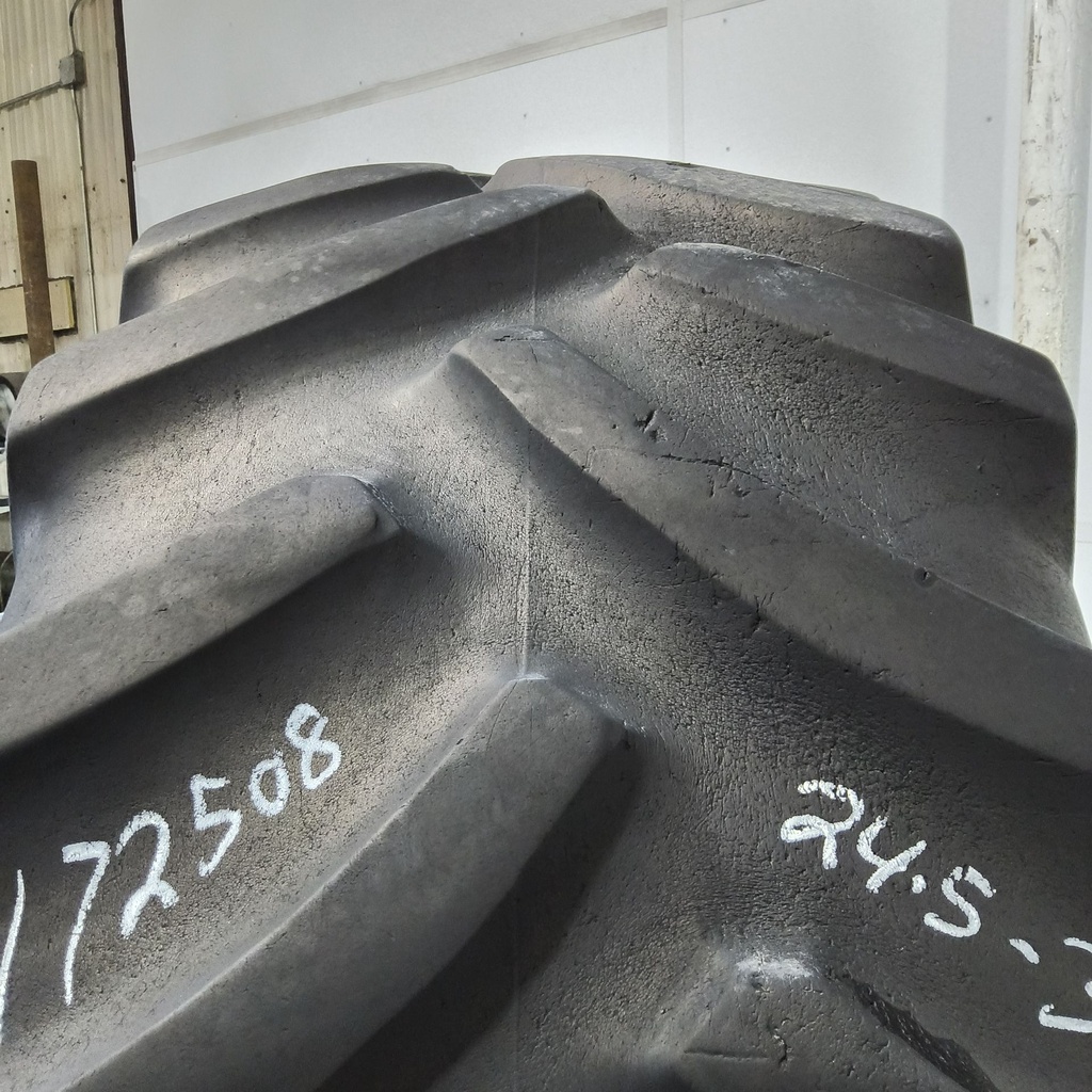 24.5-32 Titan Farm Hi Traction Lug R-1 E (10 Ply), 75%