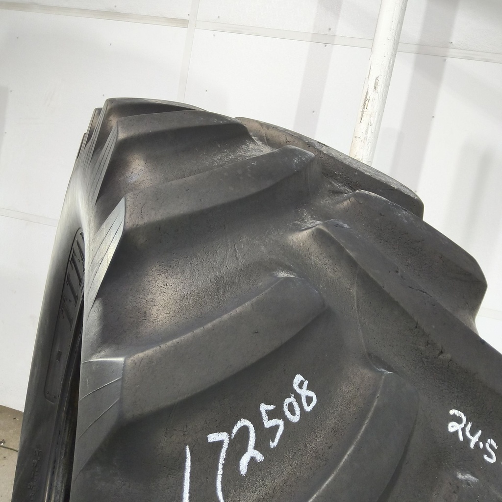 24.5-32 Titan Farm Hi Traction Lug R-1 E (10 Ply), 75%