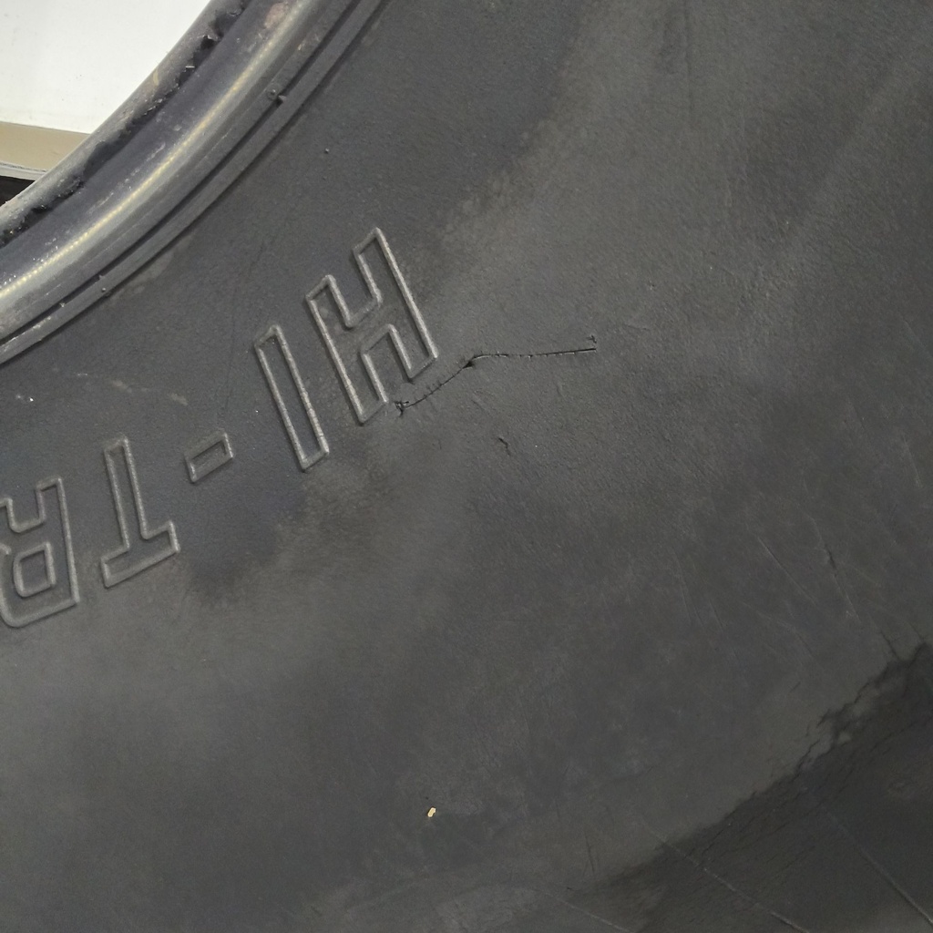 24.5-32 Titan Farm Hi Traction Lug R-1 E (10 Ply), 75%