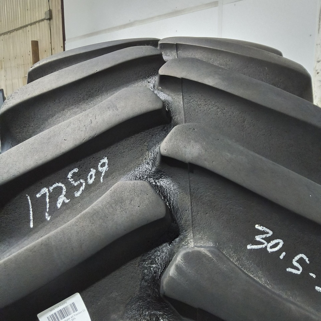 30.5L-32 Firestone Super All Traction 23 R-1 G (14 Ply), 85%