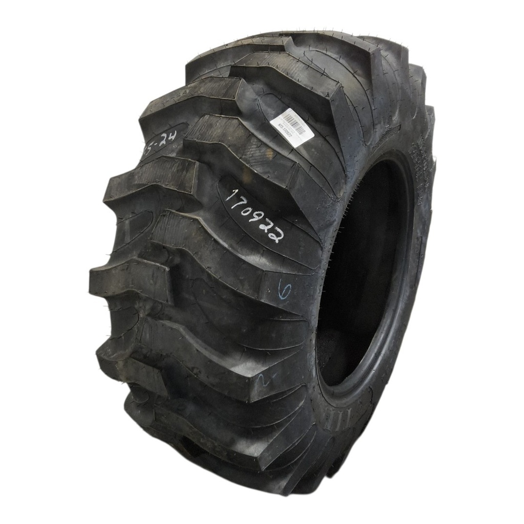 17.5L-24 Titan Farm Industrial Tractor Lug R-4 D (8 Ply), 99%