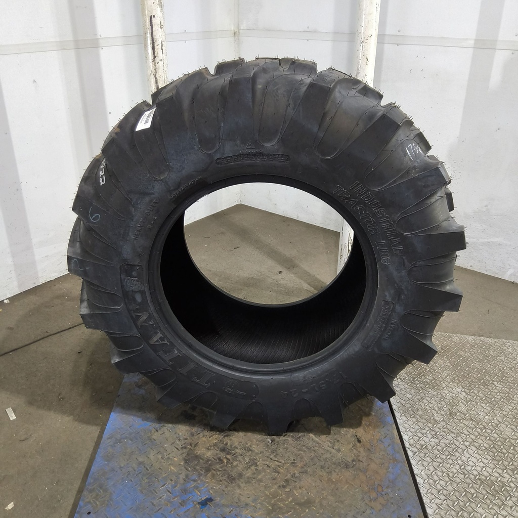 17.5L-24 Titan Farm Industrial Tractor Lug R-4 D (8 Ply), 99%