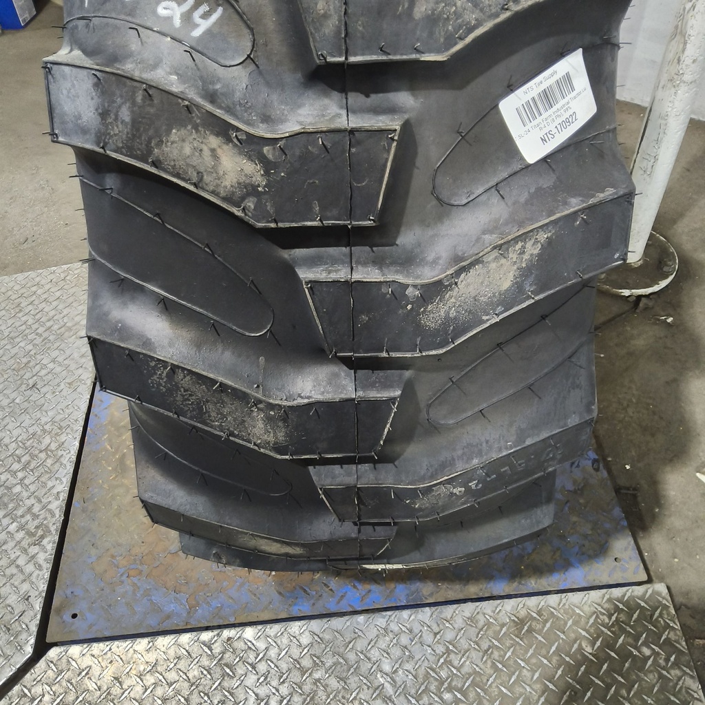 17.5L-24 Titan Farm Industrial Tractor Lug R-4 D (8 Ply), 99%