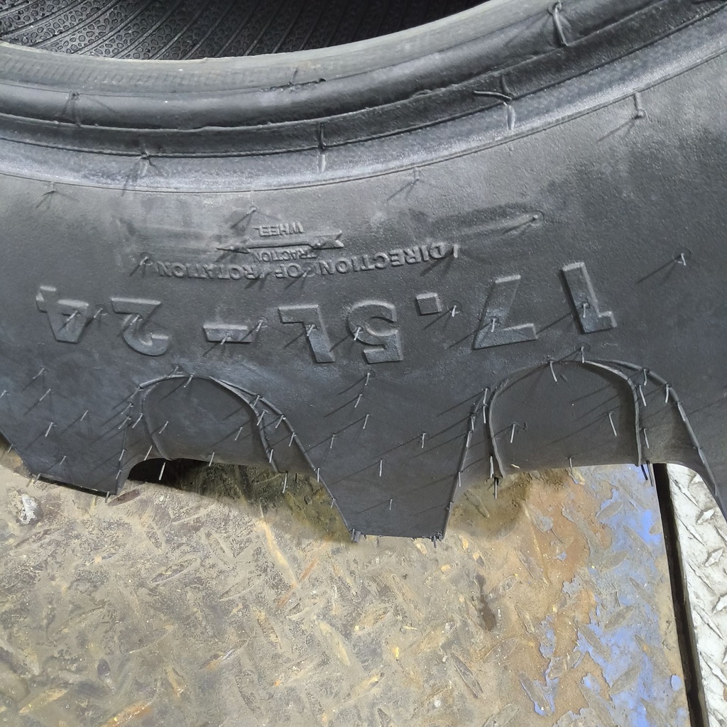 17.5L-24 Titan Farm Industrial Tractor Lug R-4 D (8 Ply), 99%