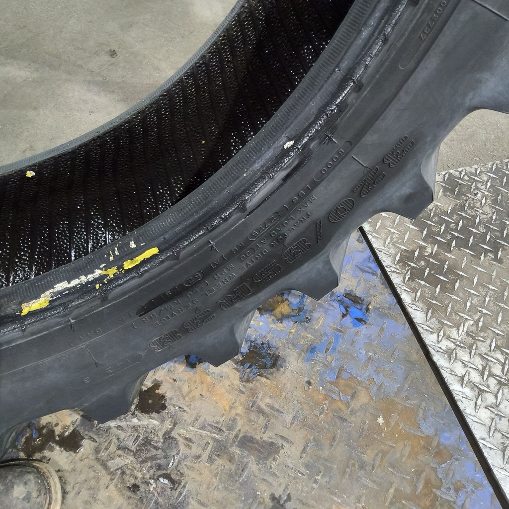 320/85R38 Firestone Radial 9000 R-1W 143B 55%