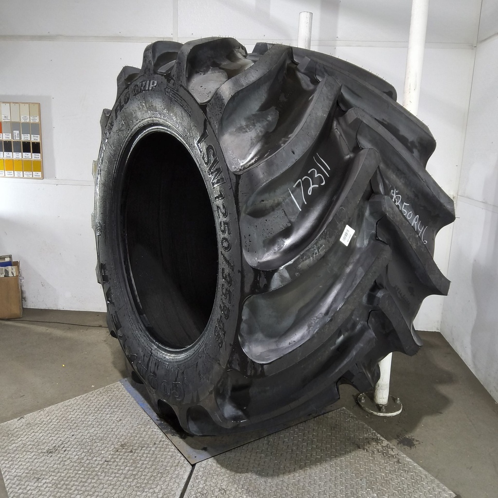 LSW1250/35R46 Goodyear Farm Custom Flo Grip R-2 202B 99%