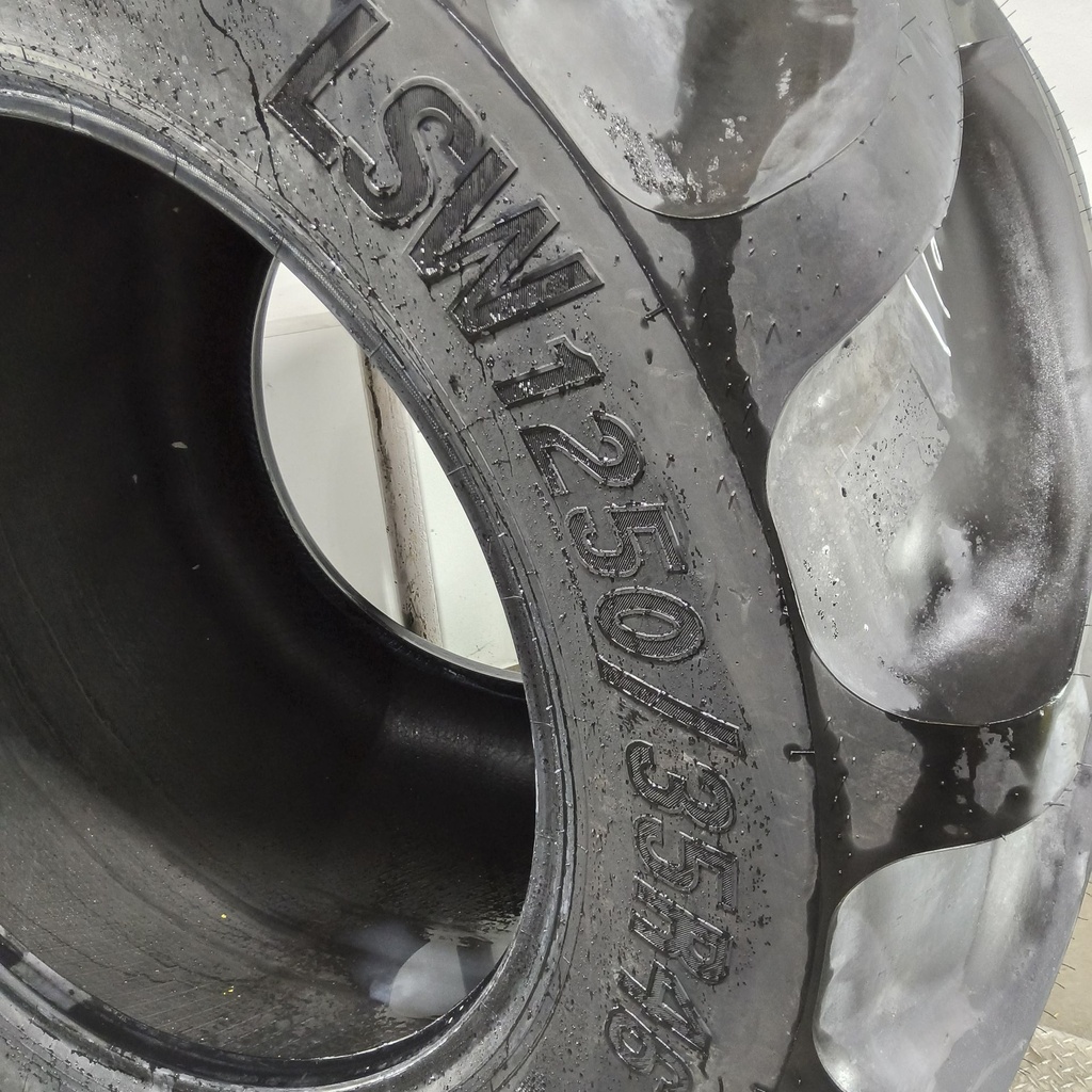 LSW1250/35R46 Goodyear Farm Custom Flo Grip R-2 202B 99%
