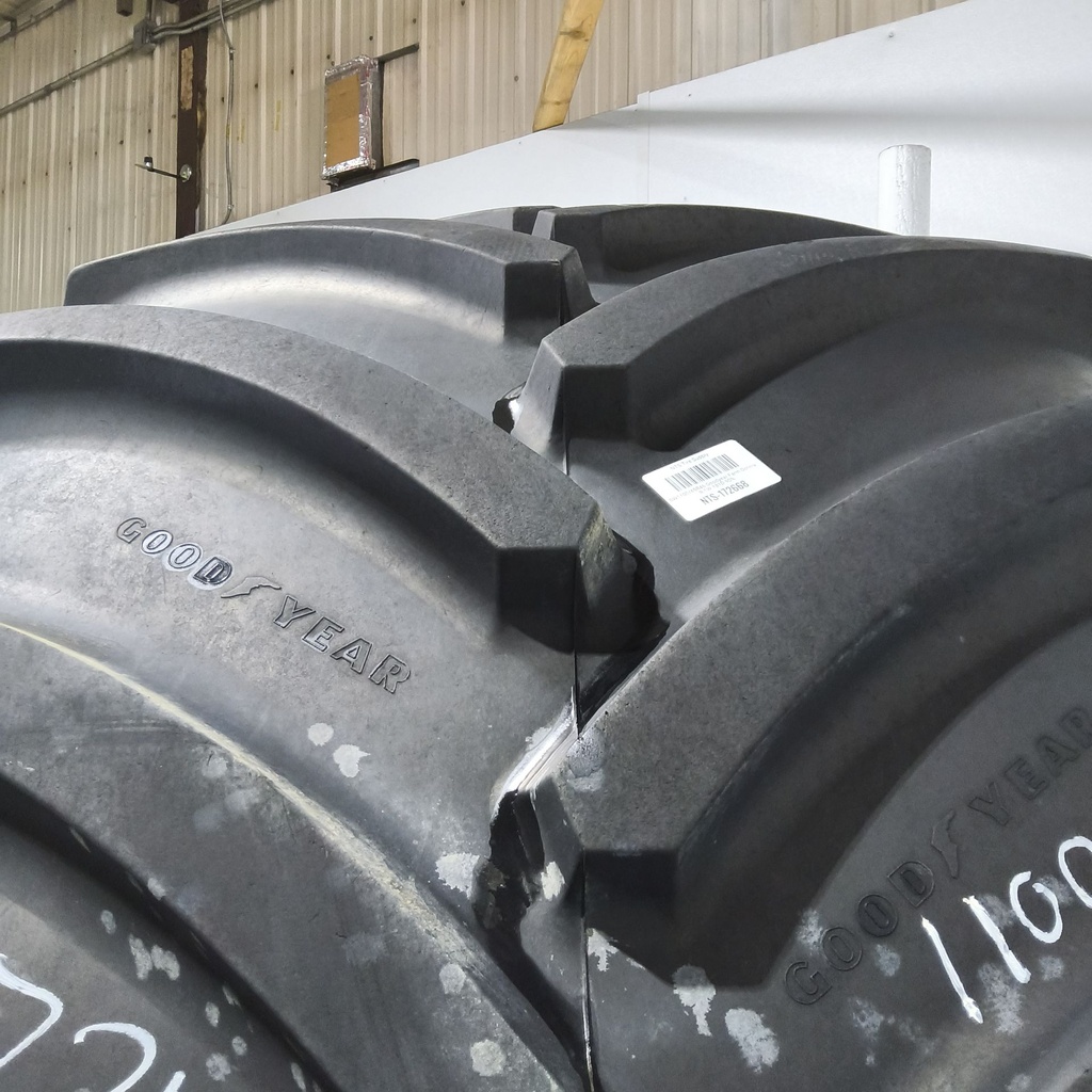 LSW1100/45R46 Goodyear Farm Optitrac R-1W 181D 90%
