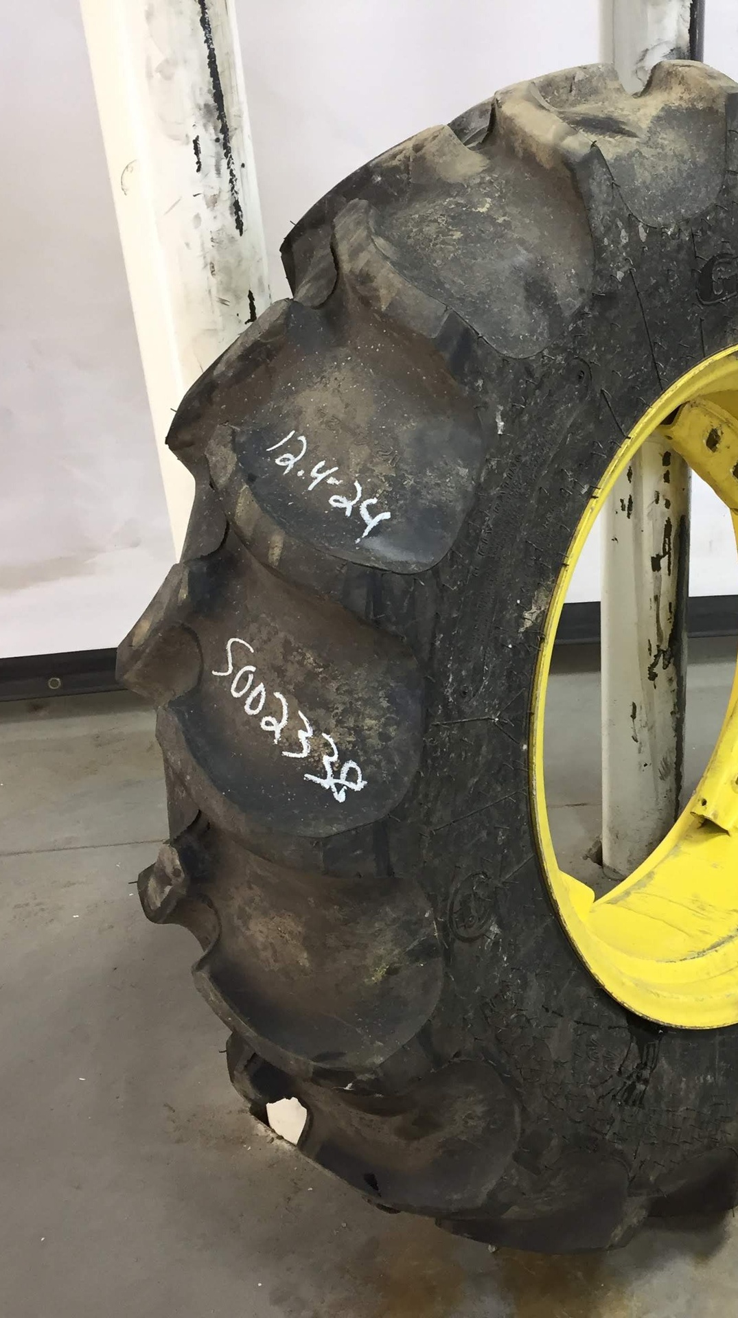 Used12.4/24 Goodyear Farm DT221 DuraTorque R1 Agricultural Tires for