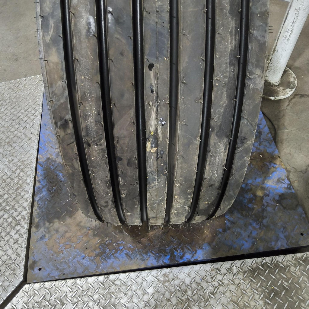 16.5L-16.1SL Titan Farm Farm Service I-1 G (14 Ply), 99%