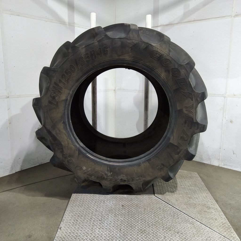 LSW1250/35R46 Goodyear Farm Custom Flo Grip R-2 195B 85%