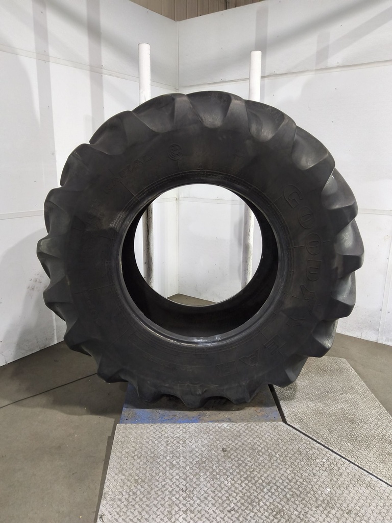 800/70R38 Goodyear Farm DT820 Super Traction R-1W 173A8 85%