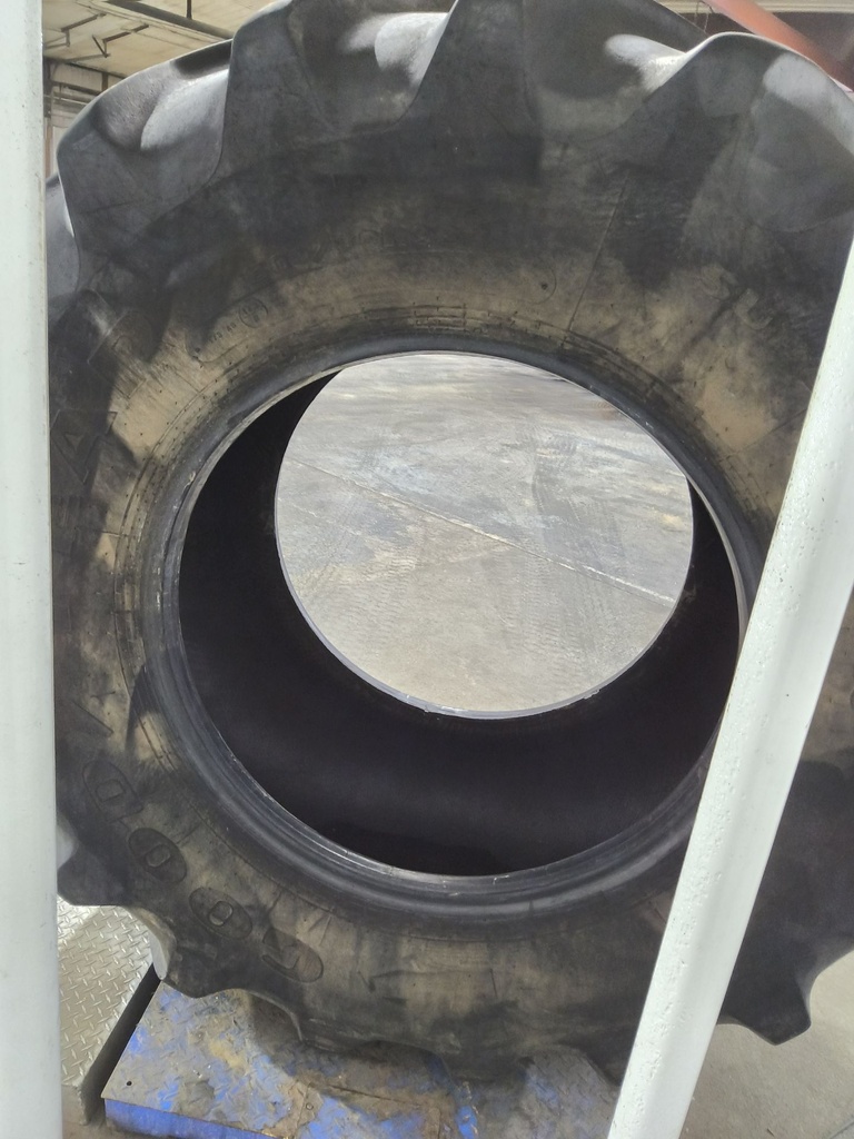 800/70R38 Goodyear Farm DT820 Super Traction R-1W 173A8 85%