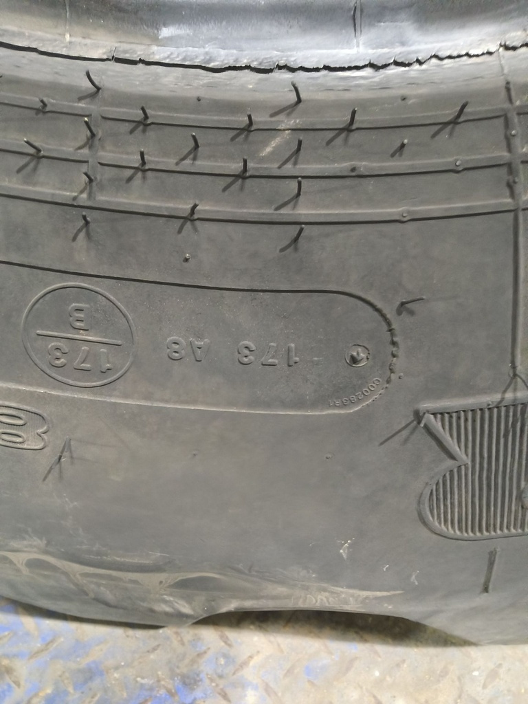 800/70R38 Goodyear Farm DT820 Super Traction R-1W 173A8 85%