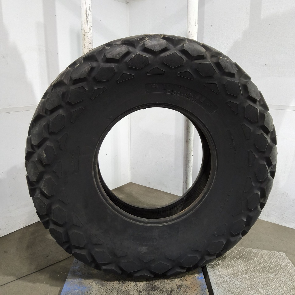 24.5-32 Titan Farm Torc Trac R-3 F (12 Ply), 99%