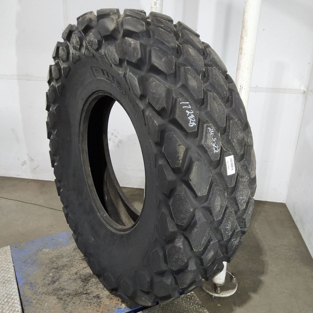24.5-32 Titan Farm Torc Trac R-3 F (12 Ply), 99%