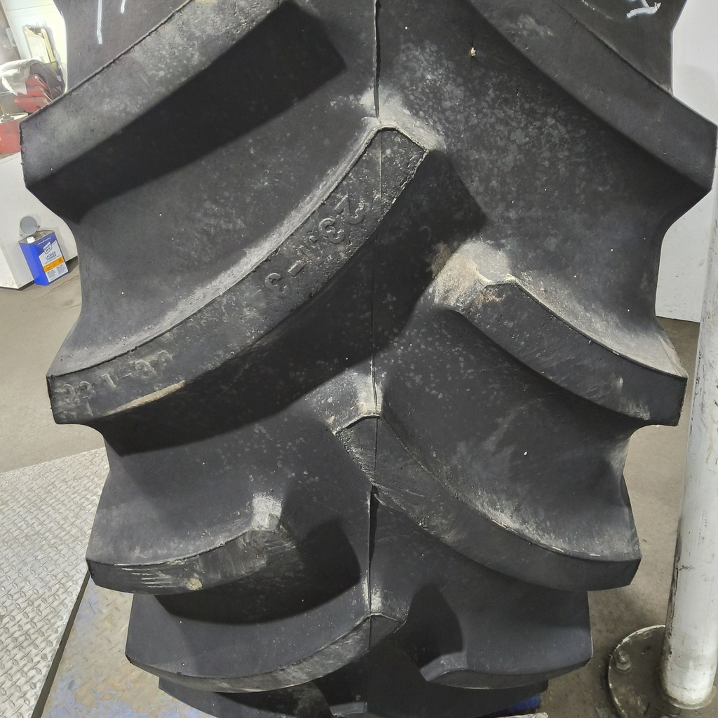 23.1-34 Titan Farm Hi Traction Lug R-1 D (8 Ply), 99%