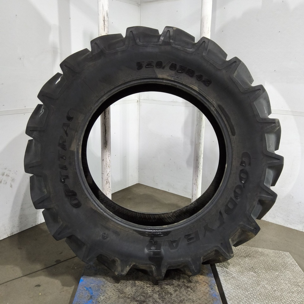 520/85R42 Goodyear Farm Optitrac R-1W 157D 90%