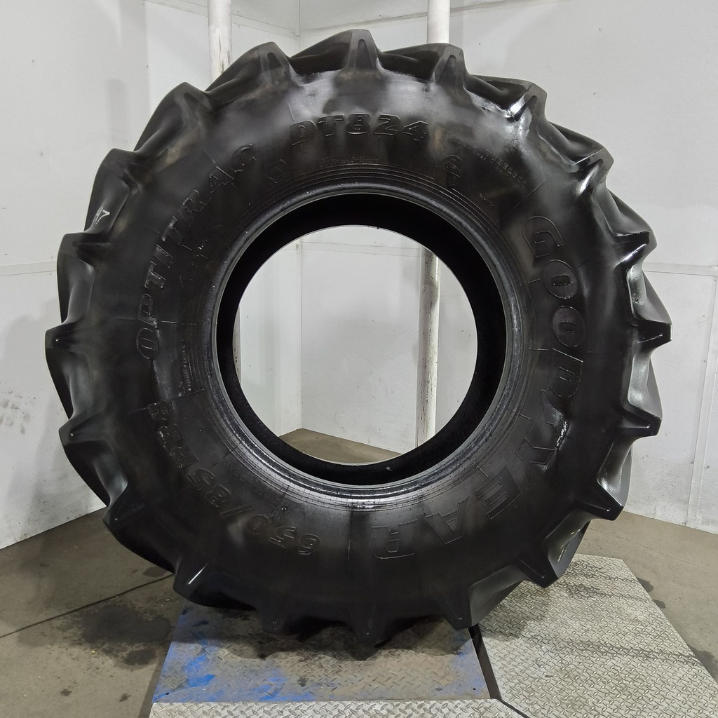 650/85R38 Goodyear Farm DT824 Optitrac R-1W 173A8 90%