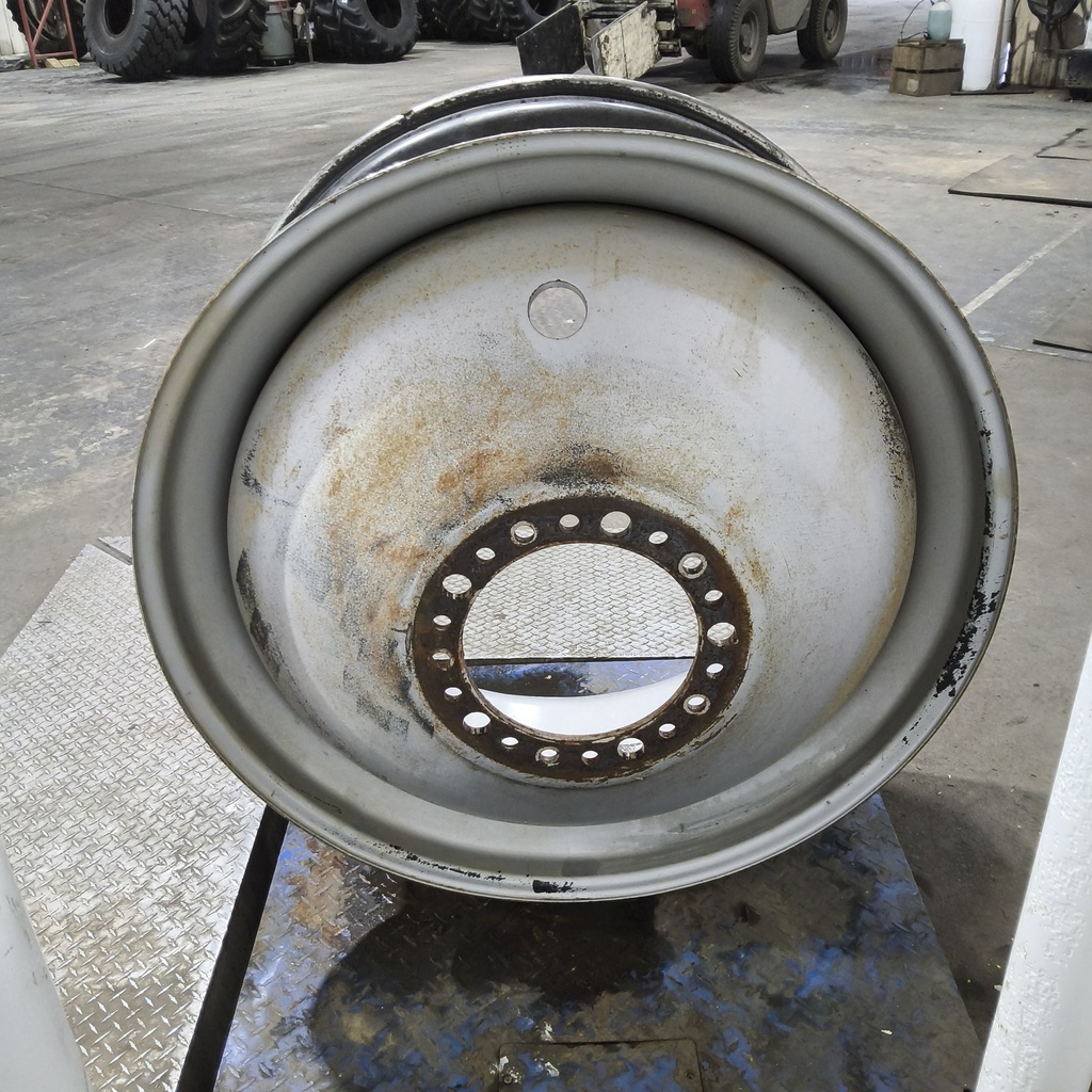 18"W x 42"D, Case IH Silver Mist 20-Hole Dolly Dual , -15.12" Offset