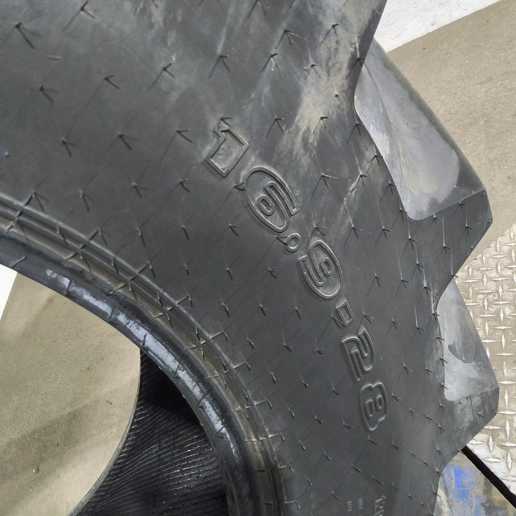 16.9-28 Galaxy Agri-Trac II R-1 C (6 Ply), 90%