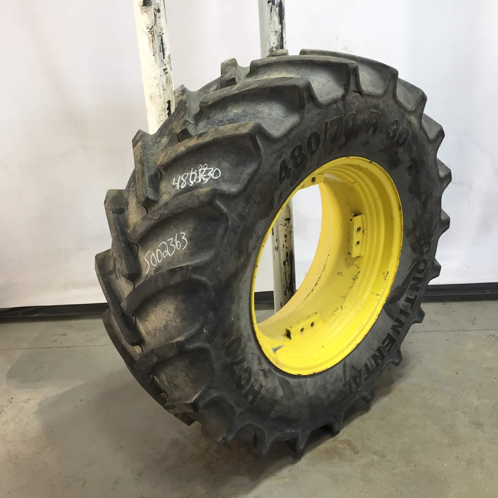 480/70R30 Continental HC70 R-1W on John Deere Yellow 8-Hole Rim with Clamp/U-Clamp (groups of 2 bolts) 75%