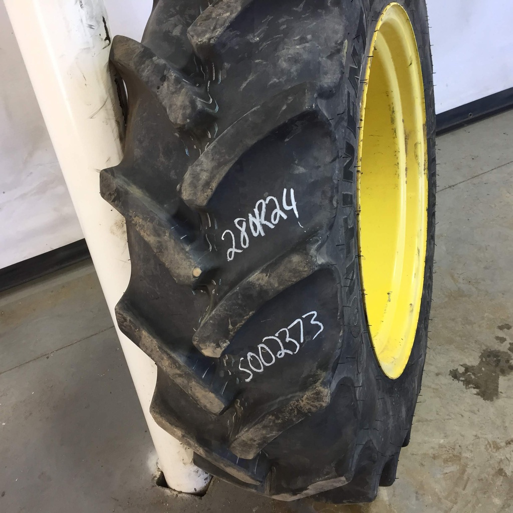 280/85R24 Continental AC85 Contract R-1W 112 B 85%