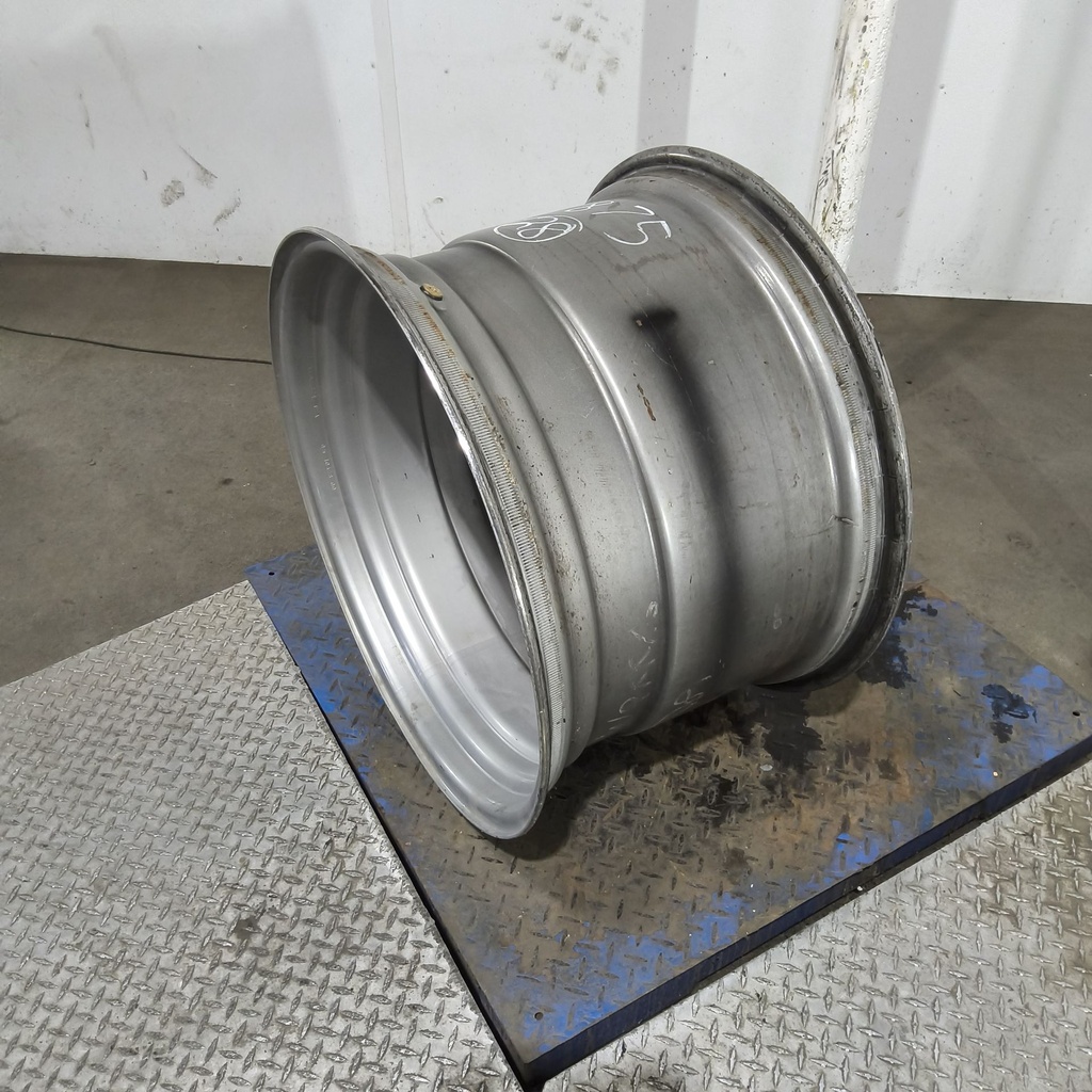 18"W x 28"D, Case IH Silver Mist 12-Hole Waffle Wheel (Groups of 3 bolts)