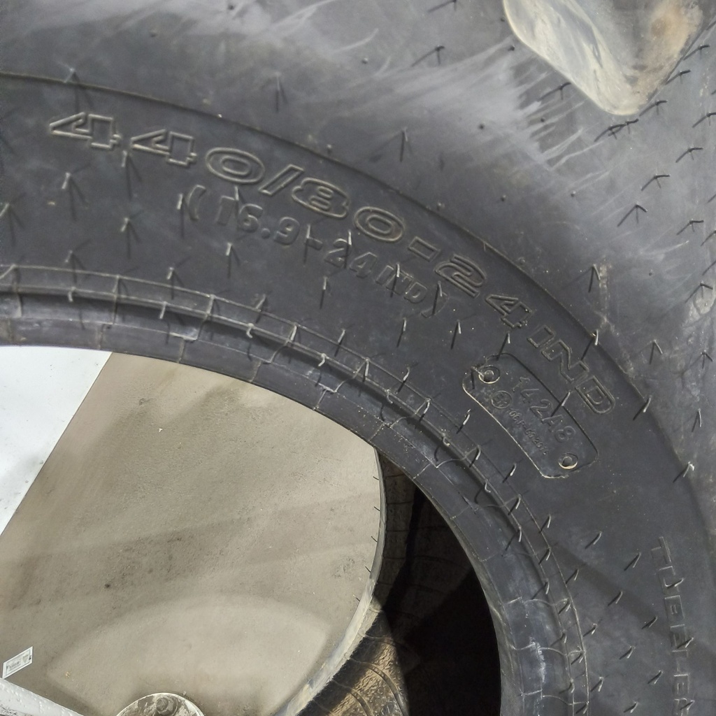 440/80-24 Galaxy Super Industrial Lug R-4 142A8 99%