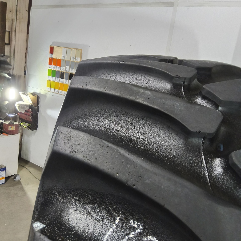 30.5L-32 Firestone Super All Traction 23 R-1 G (14 Ply), 85%