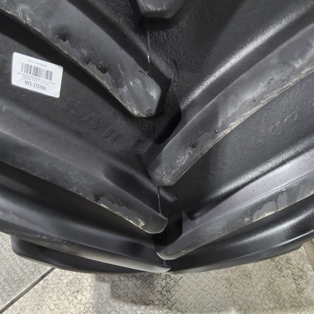 900/60R32 Goodyear Farm DT830 Optitrac R-1W 176B 75%
