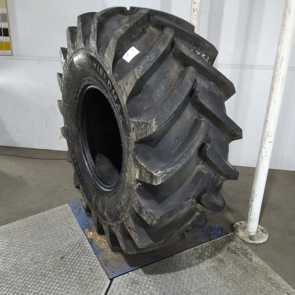 620/75R26CHO Ceat Yieldmax R-1 166A8/B 99%