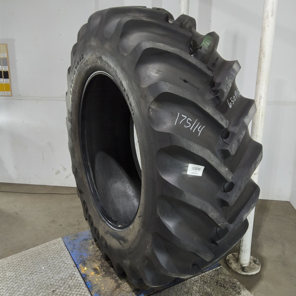 650/65R42 Goodyear Farm DT820 R-1W 170A8 95%