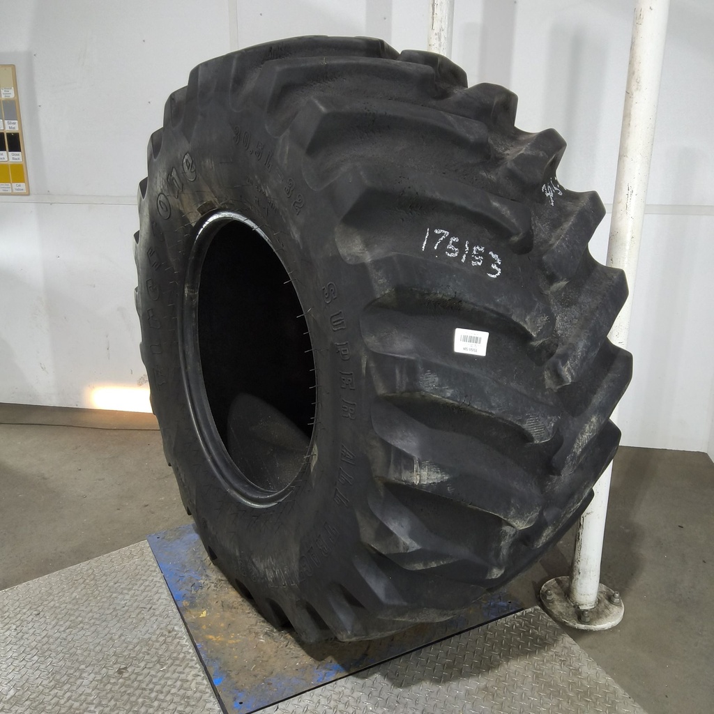 30.5L-32 Firestone Super All Traction 23 R-1 F (12 Ply), 85%