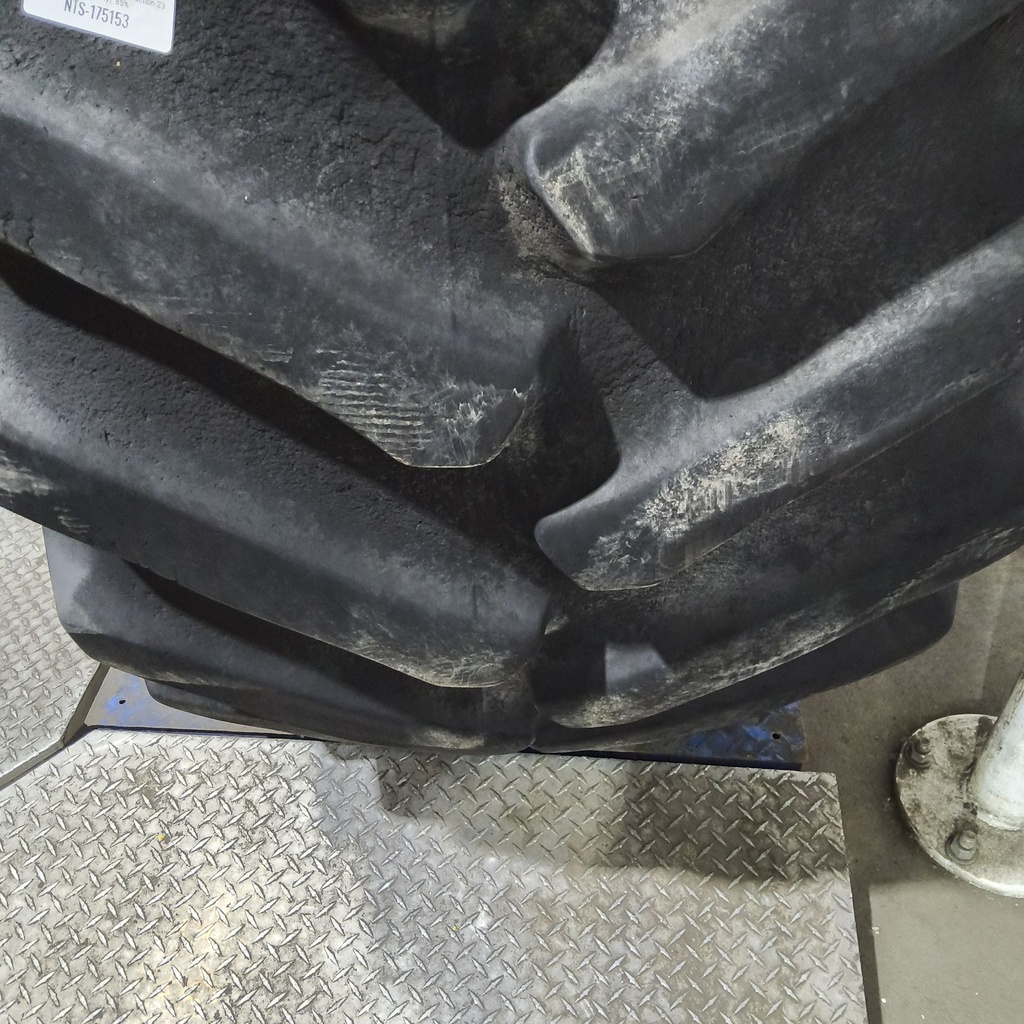 30.5L-32 Firestone Super All Traction 23 R-1 F (12 Ply), 85%