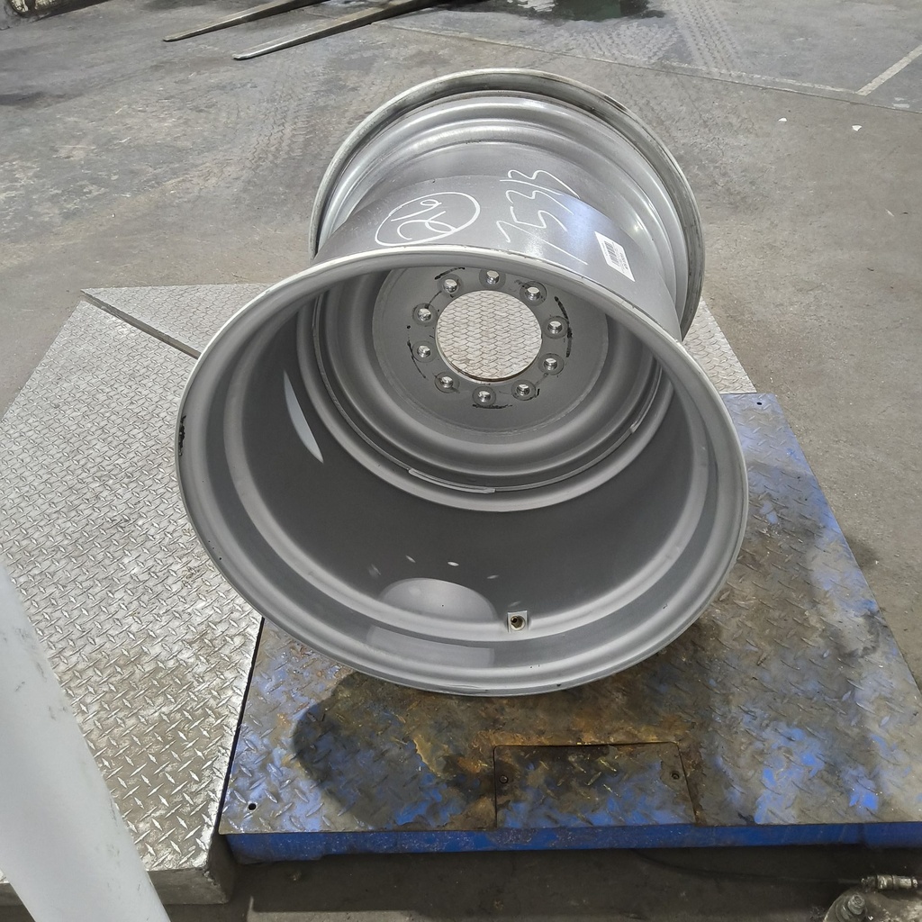 25"W x 26"D, Case IH Silver Mist 10-Hole Formed Plate , -5.25" Offset