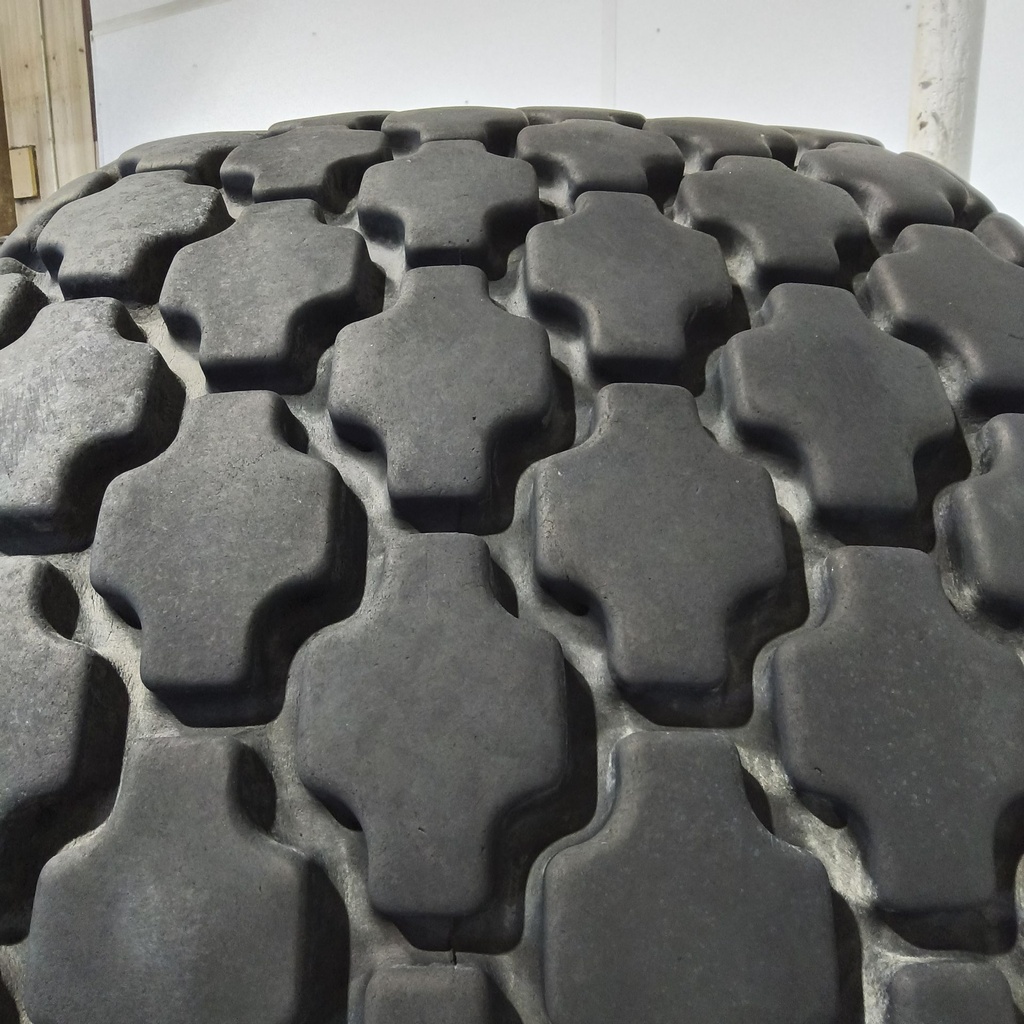 30.5L-32 Firestone All Non-Skid Tractor R-3 G (14 Ply), 85%