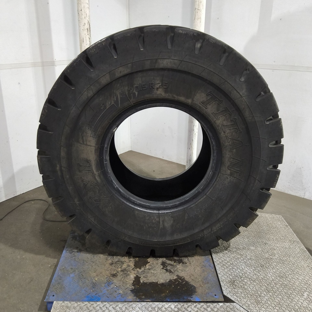 20.5R25 Titan Farm MXL Radial  E-3/L-3 99%