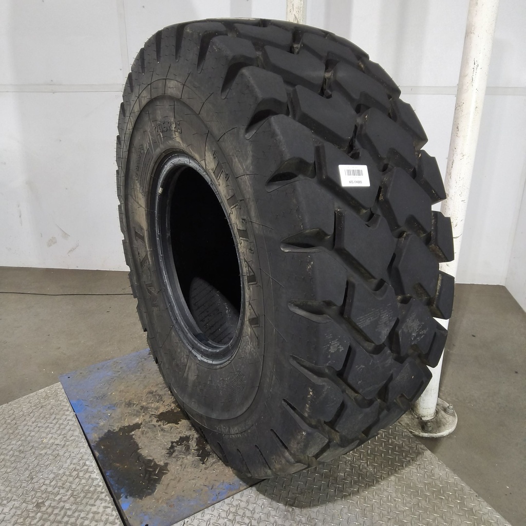 20.5R25 Titan Farm MXL Radial  E-3/L-3 99%