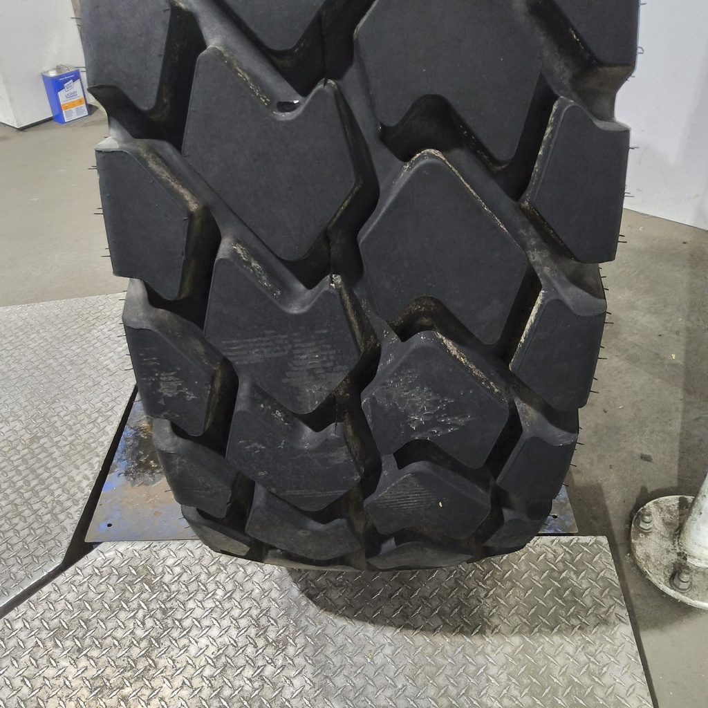 20.5R25 Titan Farm MXL Radial  E-3/L-3 99%