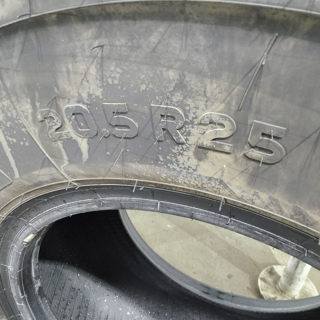 20.5R25 Titan Farm MXL Radial  E-3/L-3 99%