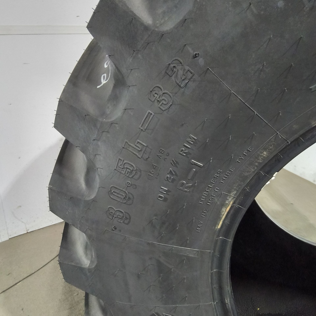 30.5L-32 Firestone Super All Traction 23 R-1 H (16 Ply), 99%
