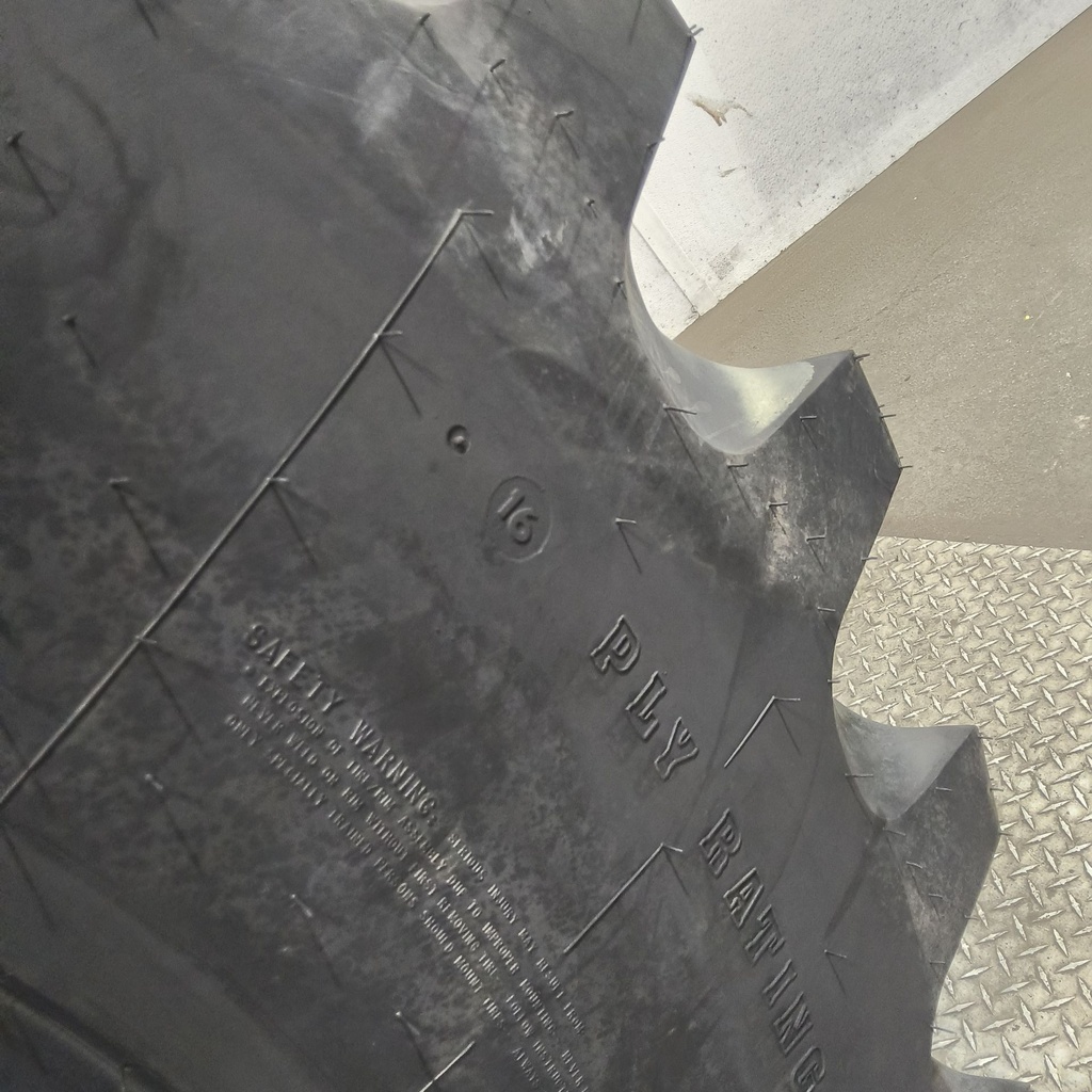 30.5L-32 Firestone Super All Traction 23 R-1 H (16 Ply), 99%