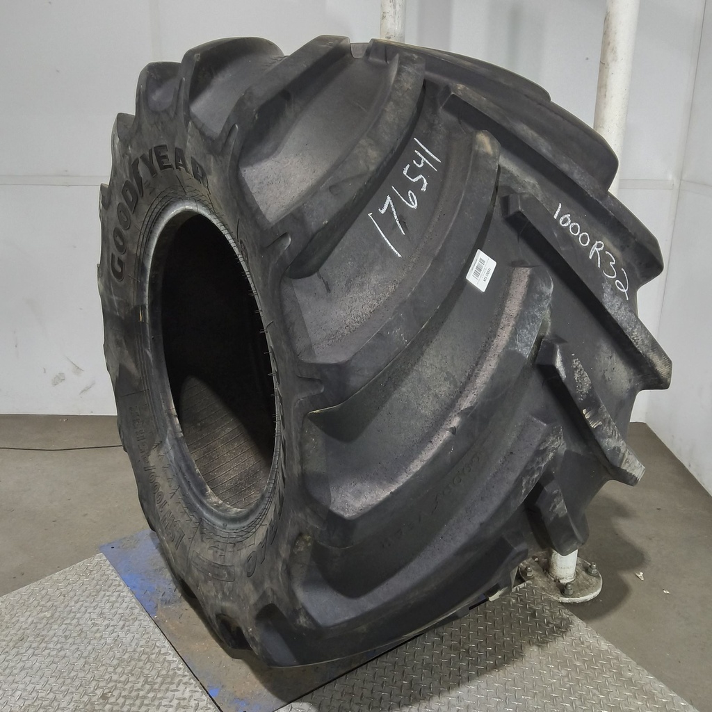 LSW1000/45R32 Goodyear Farm Optitrac R-1W 184D 85%