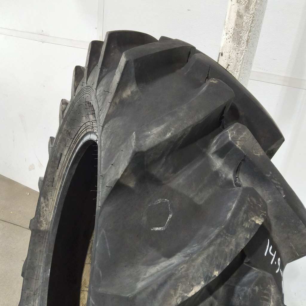 14.9-28 Mitas AC85 Radial R-1W D (8 Ply), 85%