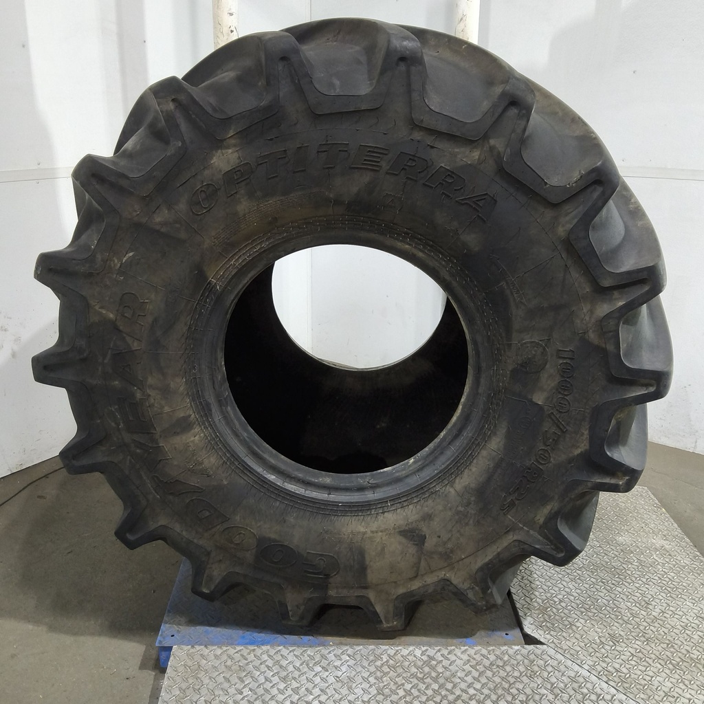 1000/50R25 Goodyear Farm Optiterra Radial R-1W 172A8/172B 80%